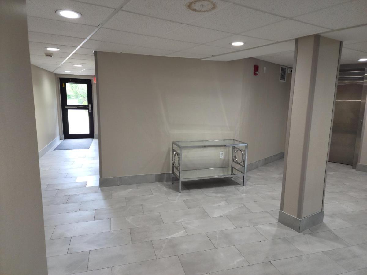 La Quinta Inn & Suites By Wyndham Lake George Bagian luar foto