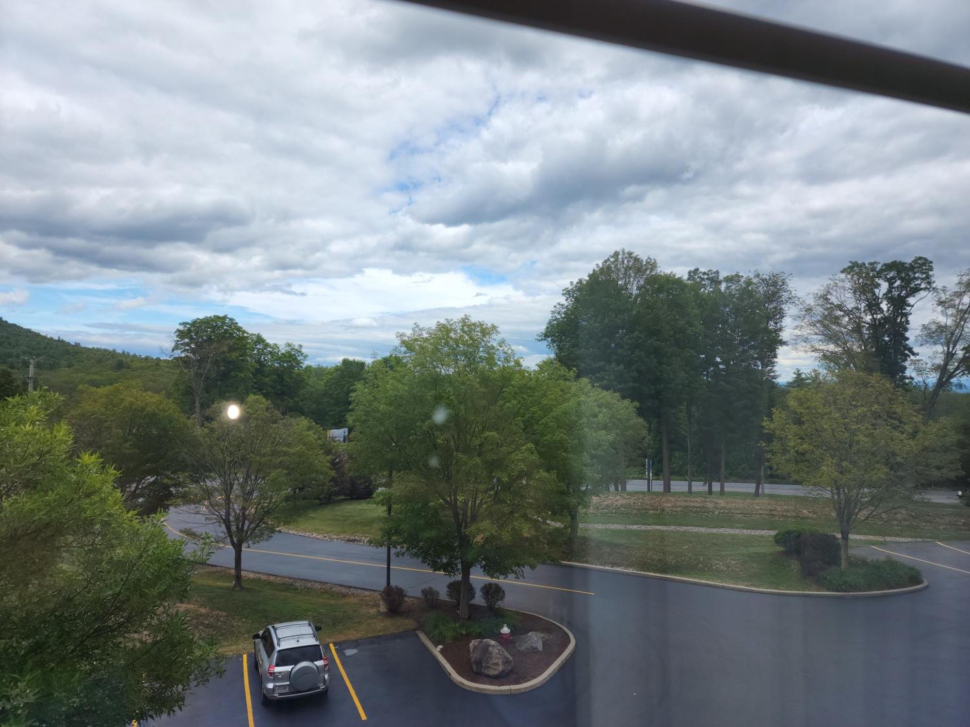 La Quinta Inn & Suites By Wyndham Lake George Bagian luar foto
